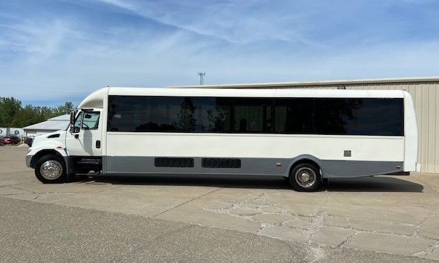 39 passengers bus